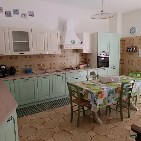 Brezza Marina & L'oasi Blu דירה קאסטלסארדו